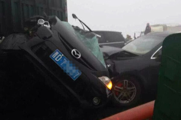 33-car pileup leaves six dead, four injured in Shanxi