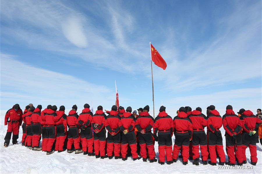 Two Chinese teams set off for Antarctic inland