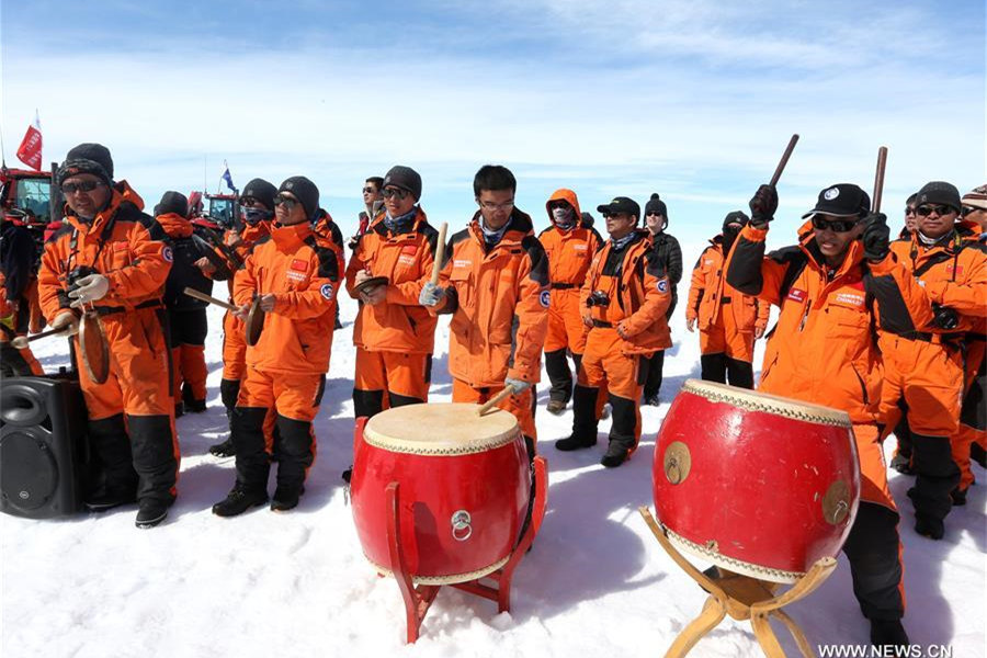 Two Chinese teams set off for Antarctic inland