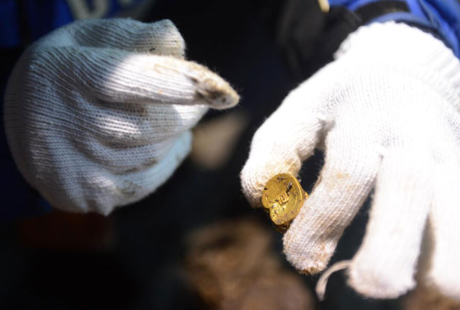 Gold plates indicate tomb's royal Han origin