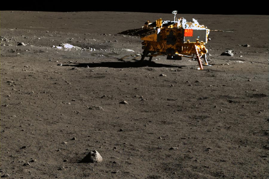 China's 'Moon Walker' sends back stunning HD photos