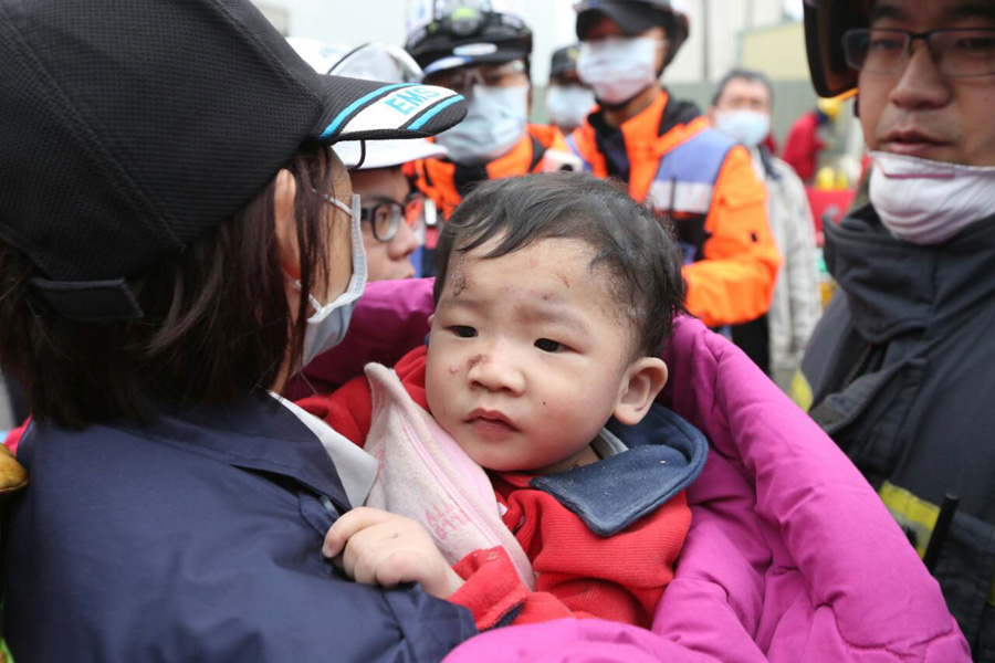 Rescuers race against time to save Taiwan quake survivors