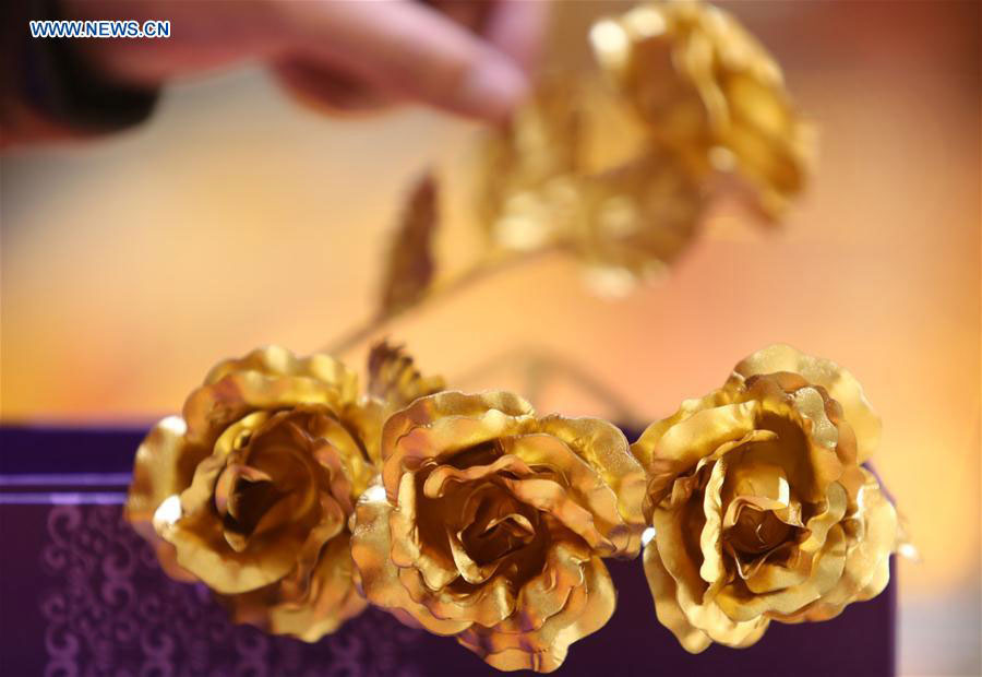 Golden roses get popular as Valentine's Day approaches