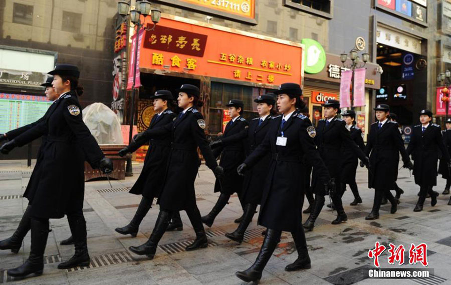 Female patrol officers are ready in Lanzhou