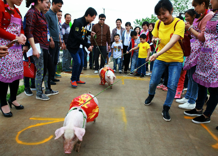 Photos from around China in April