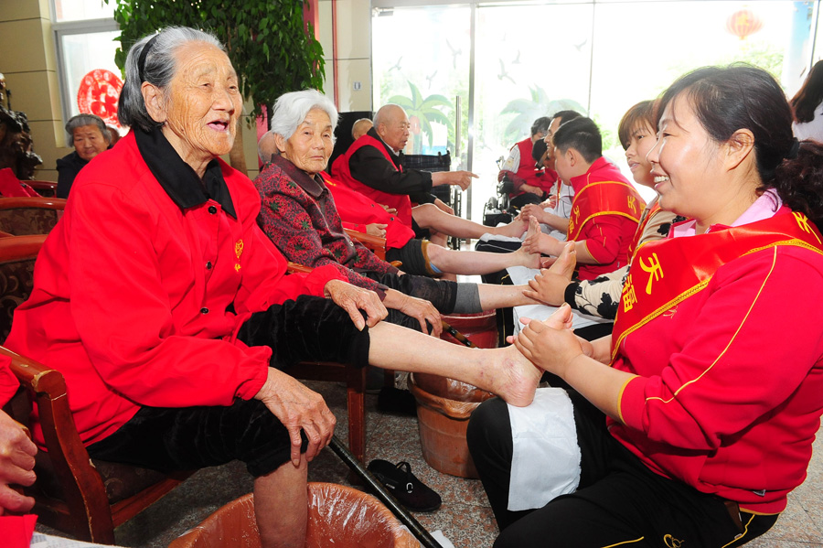 Celebrating Mother's Day throughout China