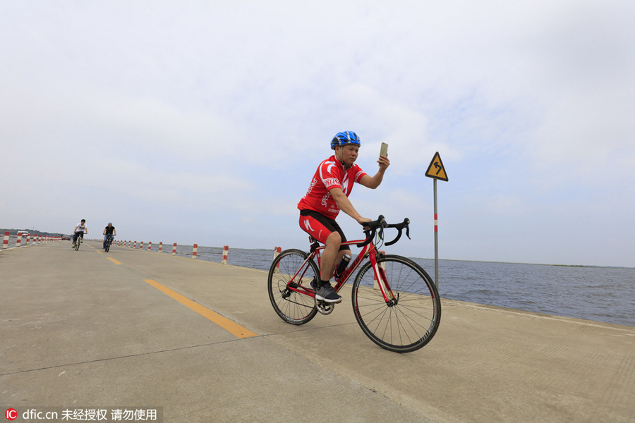 Walking along a 'water' highway on Poyang Lake