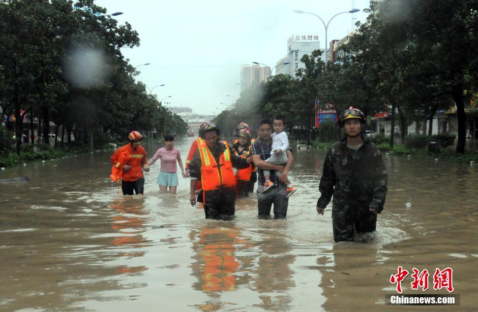 Yangtze River reaches flood stage for first time this year