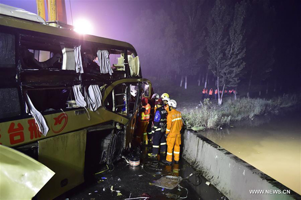 Bus rushes out of expressway in North China, 26 killed