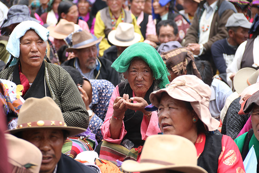 Devotees seek light, wisdom in Tibet