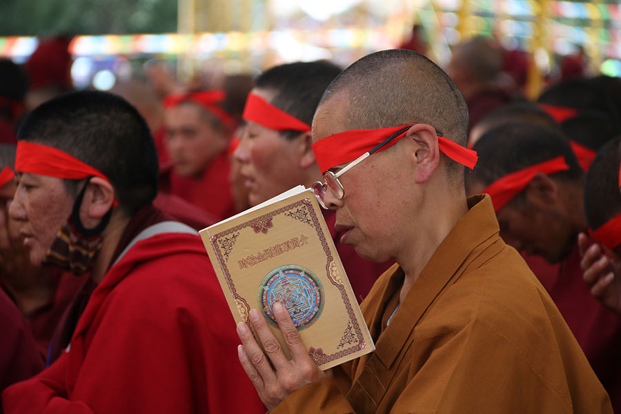 Devotees seek light, wisdom in Tibet