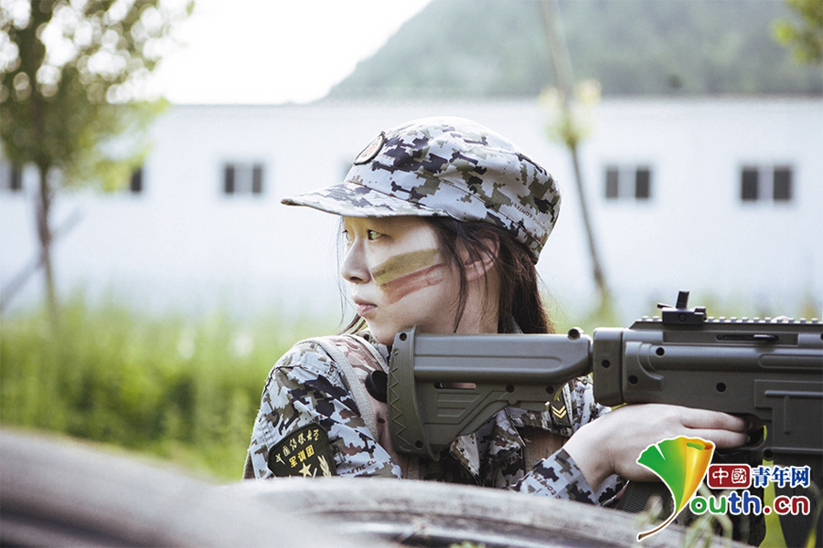 Chinese students receive military training