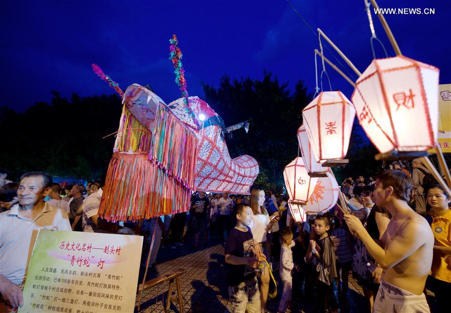 Snake worship ceremony held in SE China