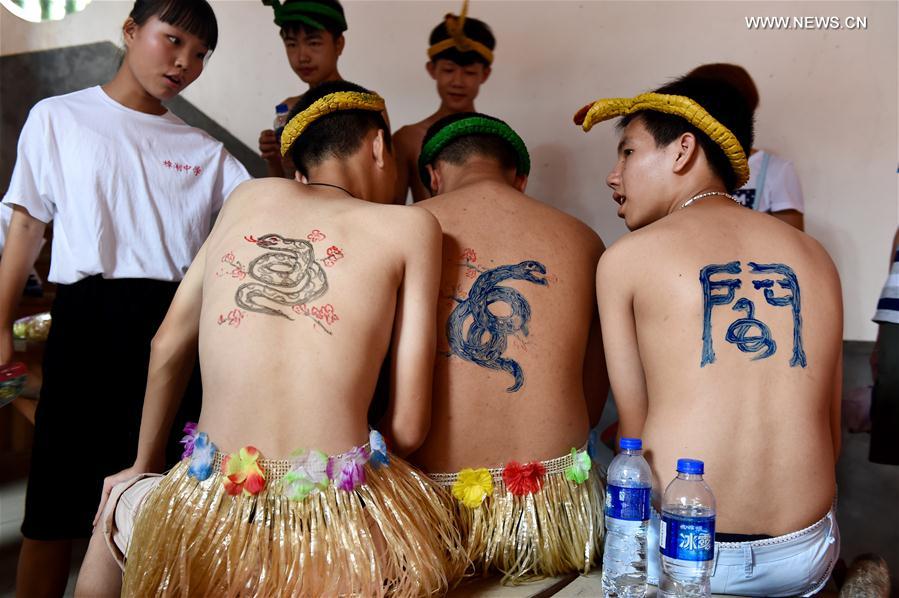 Snake worship ceremony held in SE China