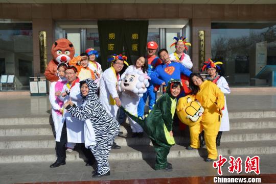 Volunteers dress up as clowns to cheer up hospital patients