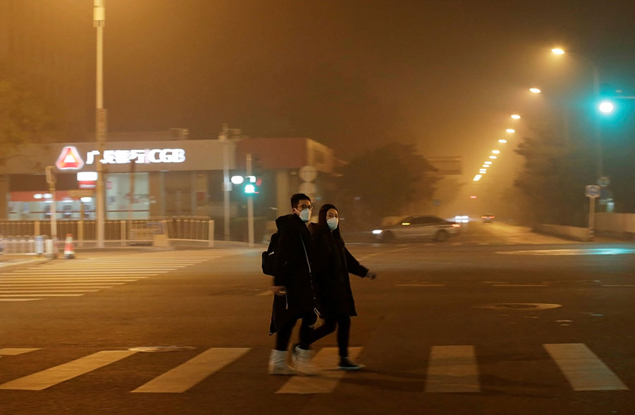 Heavy smog returns to Beijing