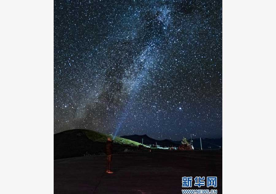 Yamdrok Lake – best spot for stargazing in Tibet