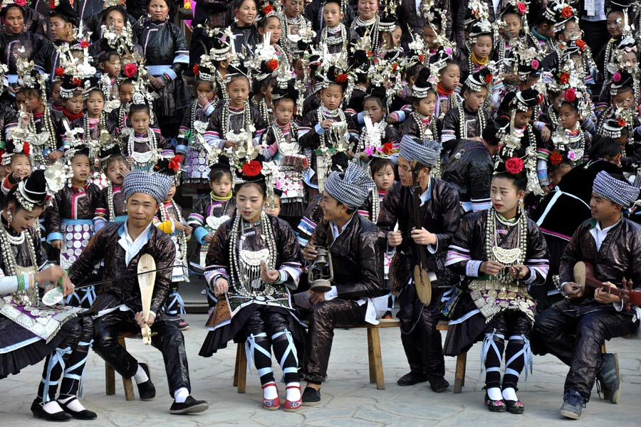 1,000 perform Grand Song of Dong in Guizhou