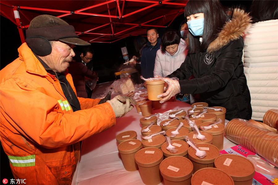 Chinese people mark festival with 'eight treasure porridge'