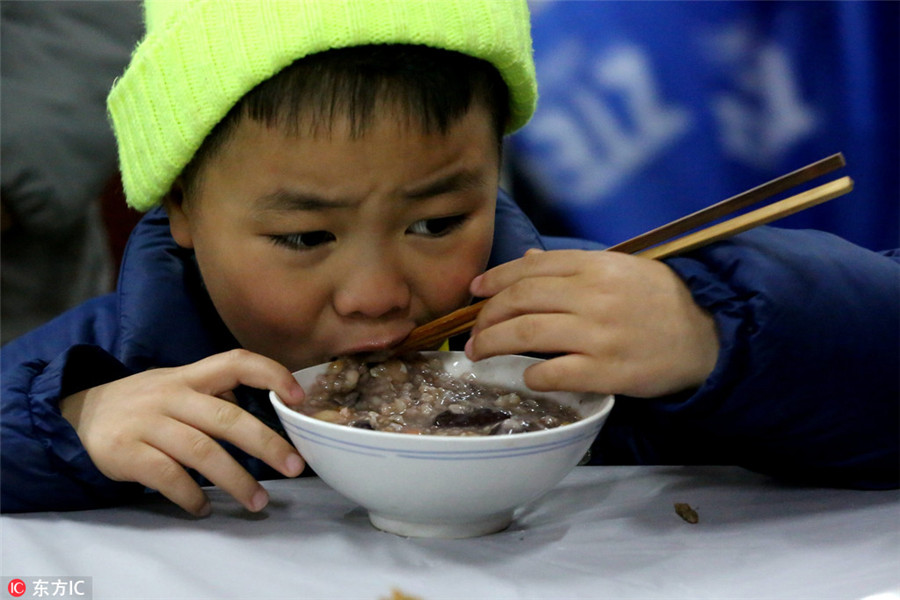 Chinese people mark festival with 'eight treasure porridge'