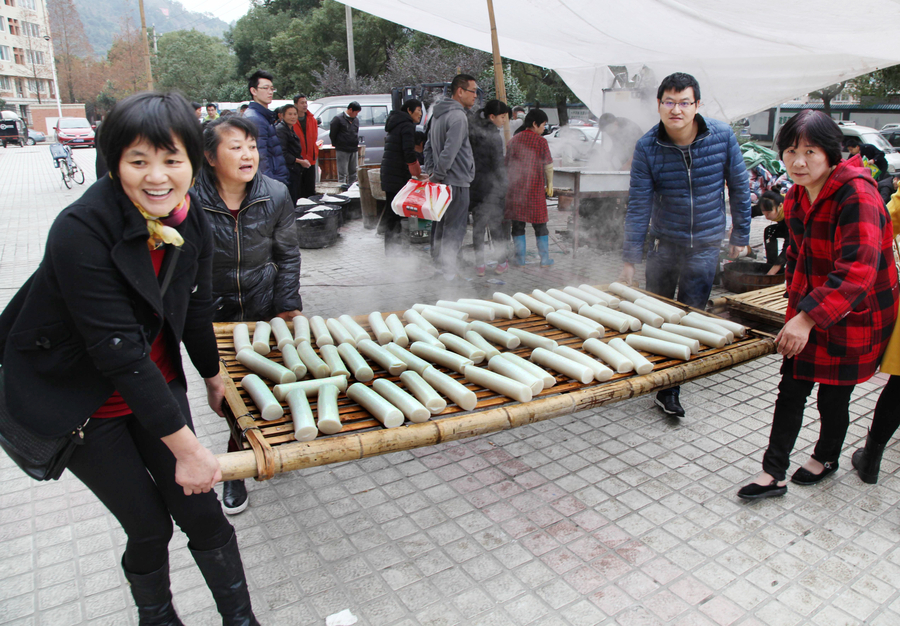 From food to decoration: Lunar New Year preparations are underway