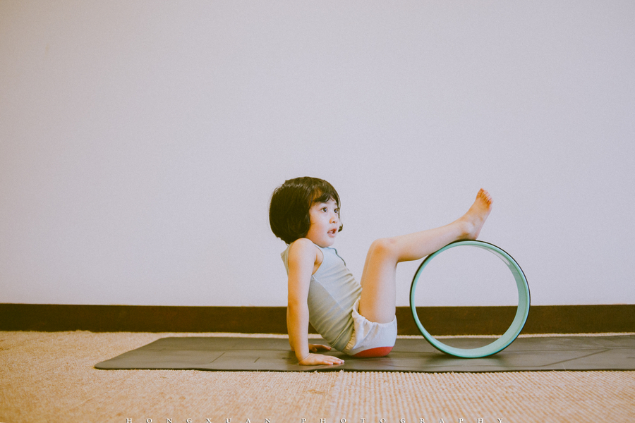 Little yogi practices yoga with 'guru' mother