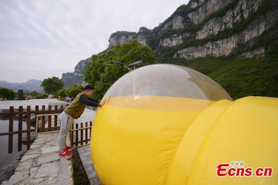 Sleep under a transparent dome