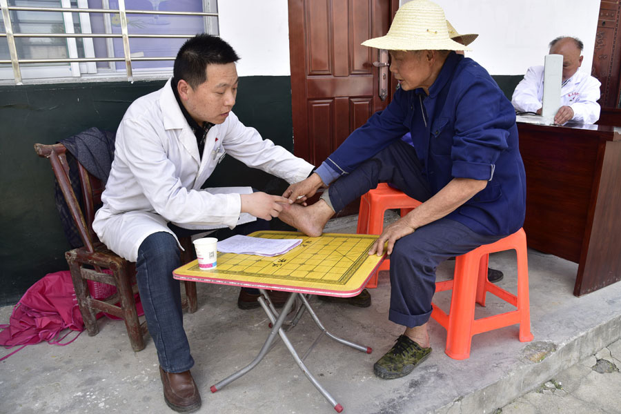 Impoverished farmers get free medical checks