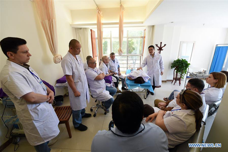 Russian medical workers attend training course of TCM in Lanzhou