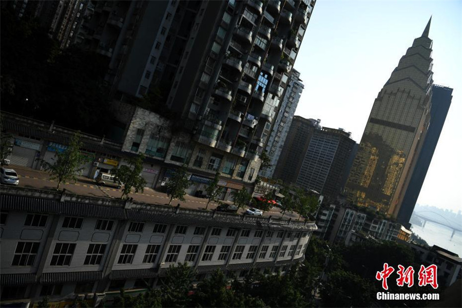 Chongqing's rooftop road raises eyebrows