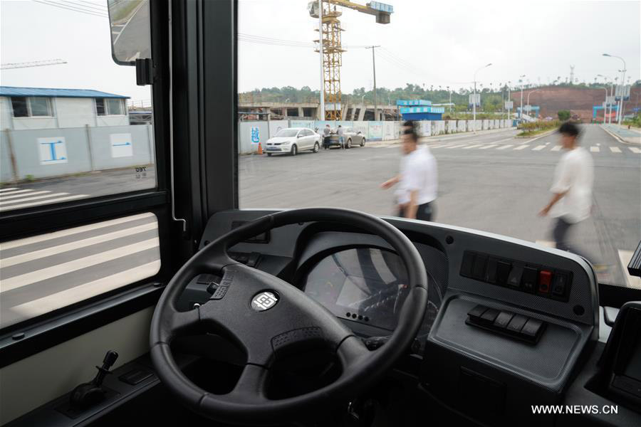 12-meter-long electric smart bus starts road test in Central China