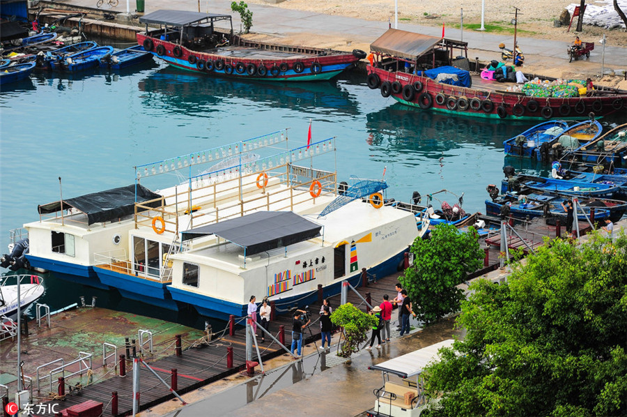 Floating library in island province Hainan