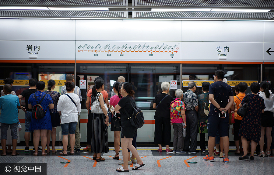 Sea-view subway completes test operation in Xiamen