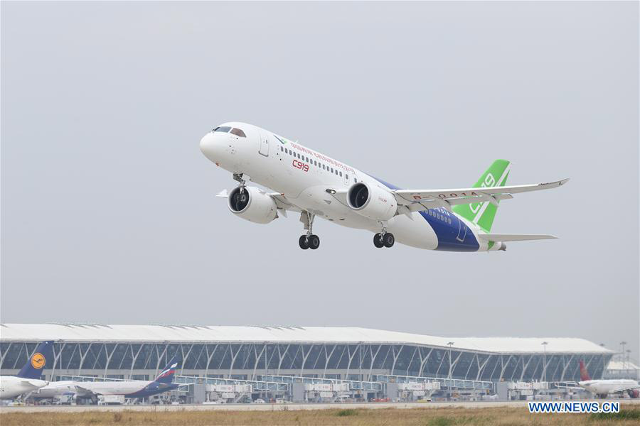 C919 makes first intercity flight