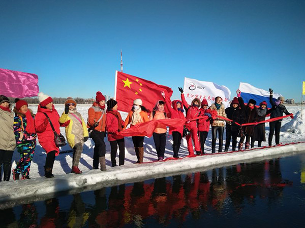 Swimming enthusiasts start winter swimming season