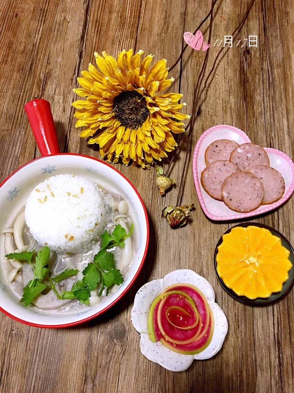 Mother prepares special breakfasts for daughter