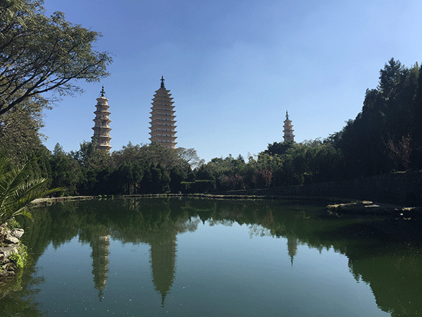 A glimpse of the Three Pagodas of Chongsheng Temple