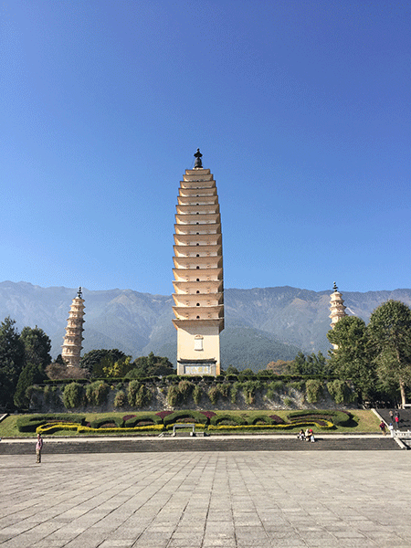 A glimpse of the Three Pagodas of Chongsheng Temple