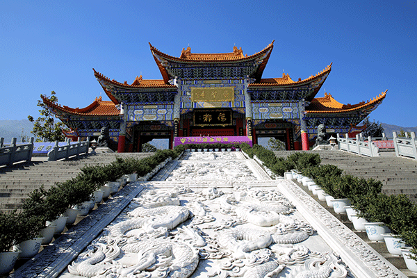 A glimpse of the Three Pagodas of Chongsheng Temple