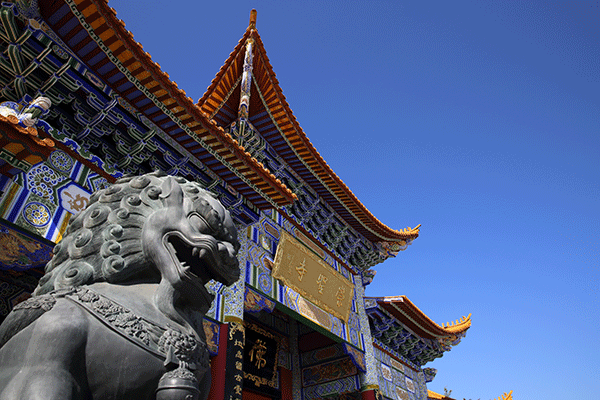 A glimpse of the Three Pagodas of Chongsheng Temple