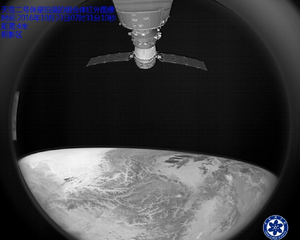 Images of Tiangong II, Shenzhou XI sent back by accompanying satellite