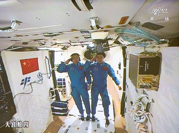 Shenzhou-11 astronauts honored with medals