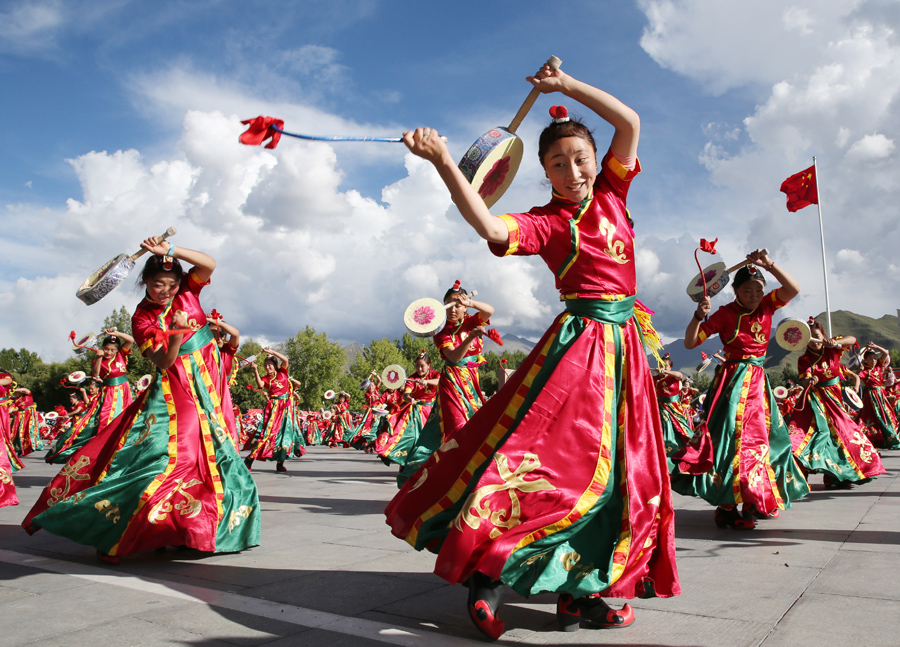 Grand ceremony held to mark Tibet's anniversary