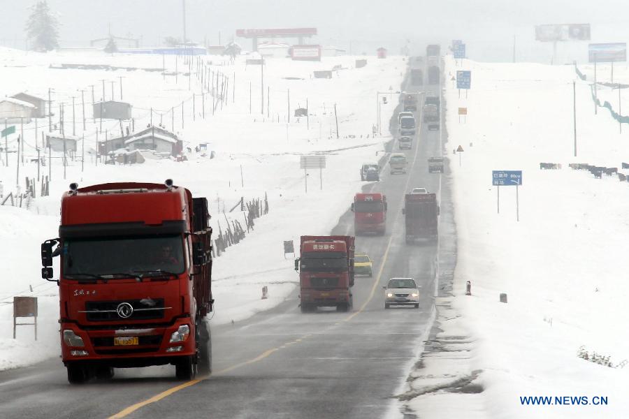 NW China's Hami witnesses 1st snowfall this autumn