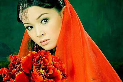 Chinese brides in traditional Indian attire <br>