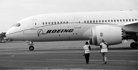 Boeing delays delivery of first Dreamliner