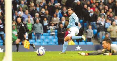 City coach Mancini salutes goal king Tevez