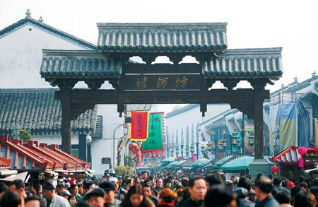 Arch collapses in Hangzhou, killing two tourists, hurting one