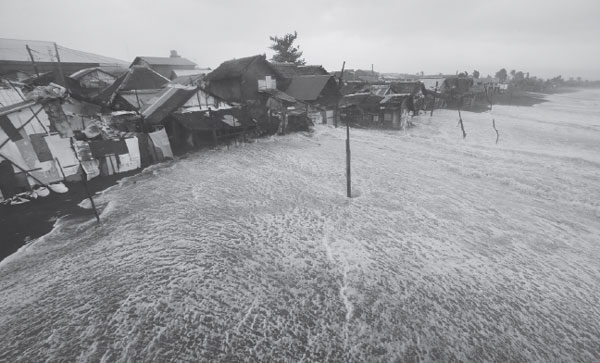 Typhoon rages in Philippines