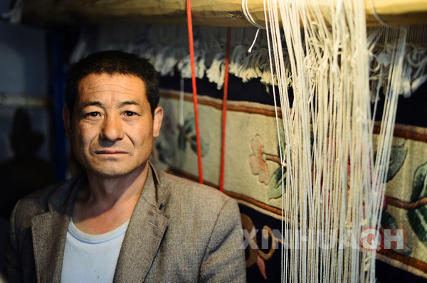 Bearer of Tibetan carpet in Qinghai